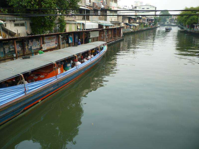 Klong di Bangkok con longtail boat