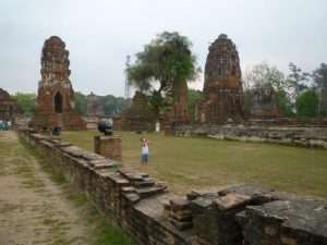 ayutthaya wat phra mahathat prang giardino
