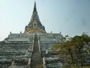 ayutthaya wat phu chedi bianco