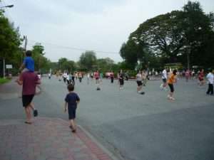 bangkok lumphini park ginnastica on the street