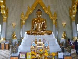 bangkok tempio con il buddha dorato