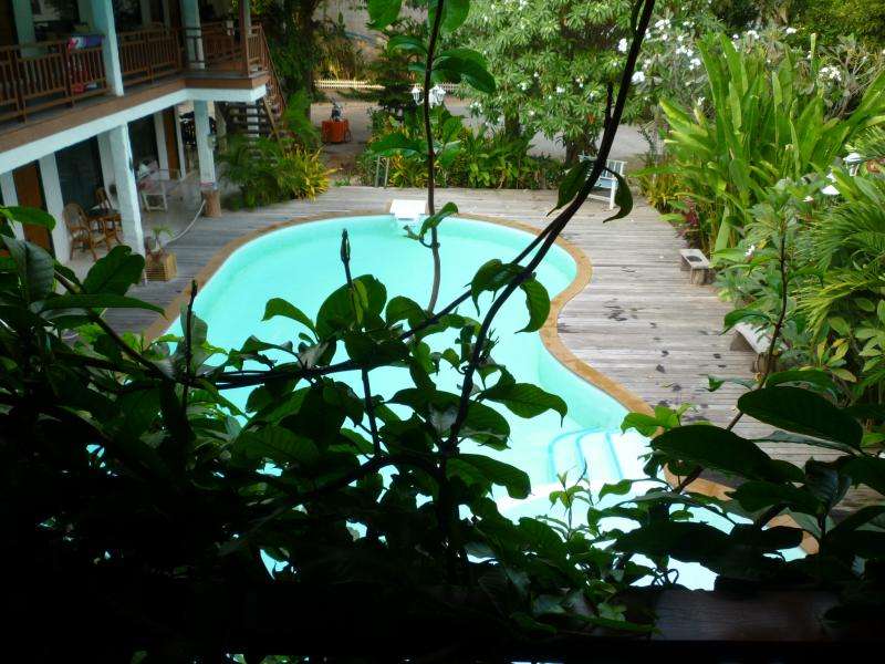 piscina hotel a cha am