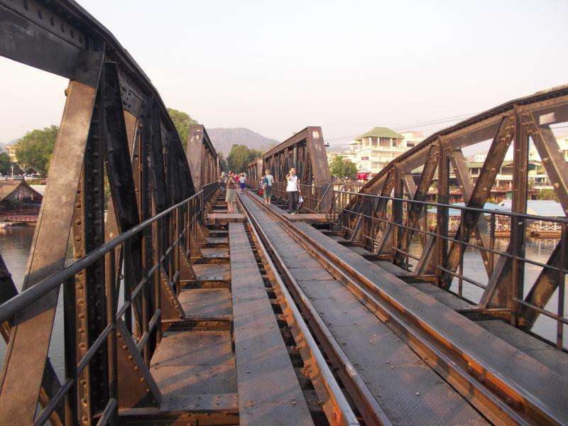 Kanchanaburi ponte sul fiume Kwai