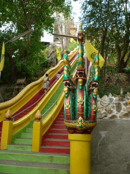 Wat Tham Suea tempio verso Kanchanaburi
