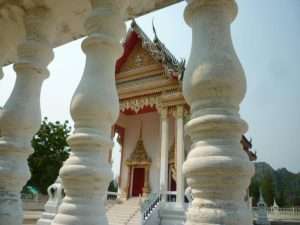 khao sam roi yot balaustra del tempio