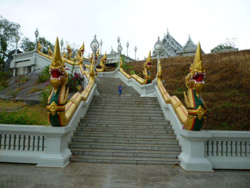 salita al tempio di krabi city