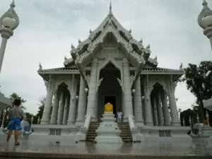 krabi city tempio bianco