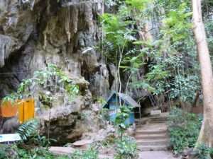 grotte vicino al tempio della tigre a krabi