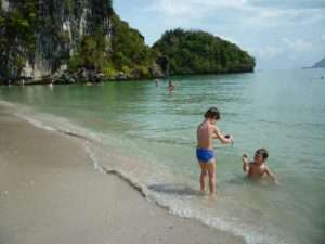 ao nang spiaggia hat nopparat thara