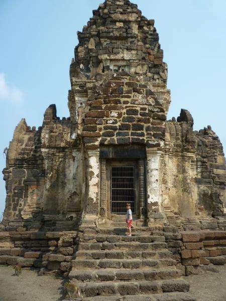 Entrata al Phra Prang Sam Yot di Lopburi