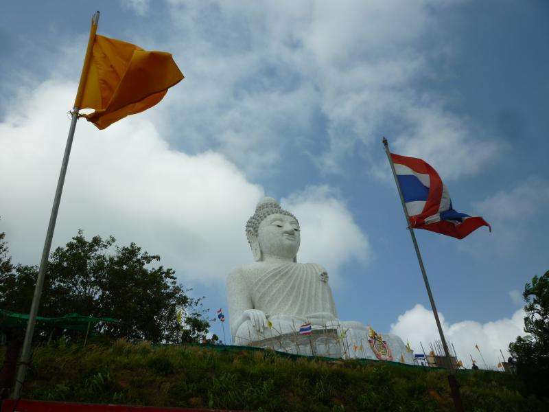 phuket buddha gigante bianco