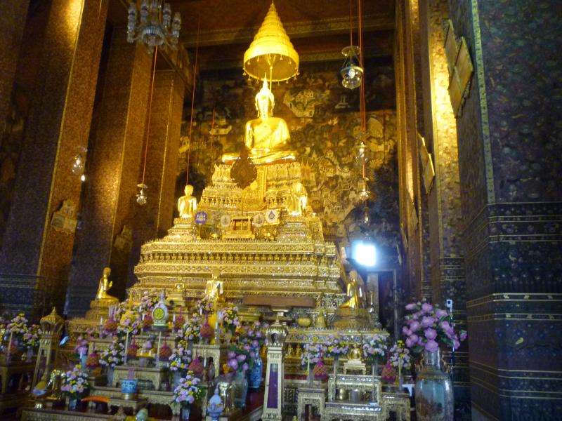 Phra Ubosot Buddha seduto