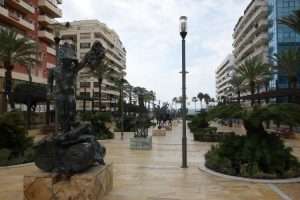 Marbella sculture di Dalì
