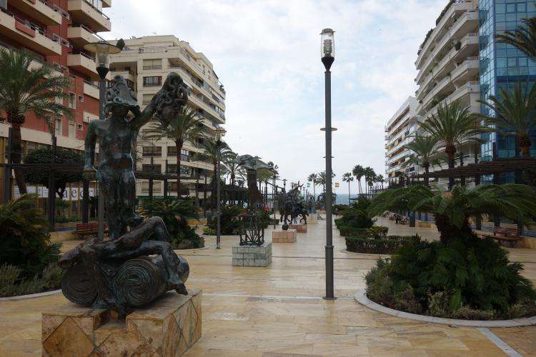 Marbella sculture di Dalì