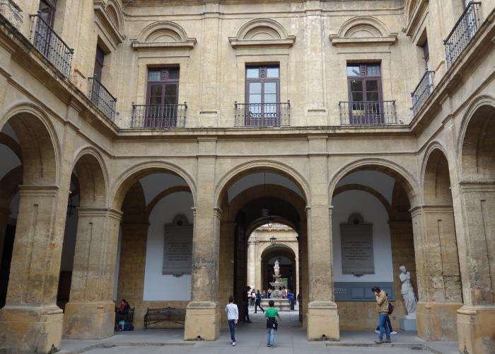 Real fabrica tabacos a Siviglia corte interna