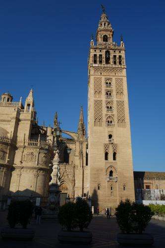 Giralda la torre della cattedrale di Siviglia