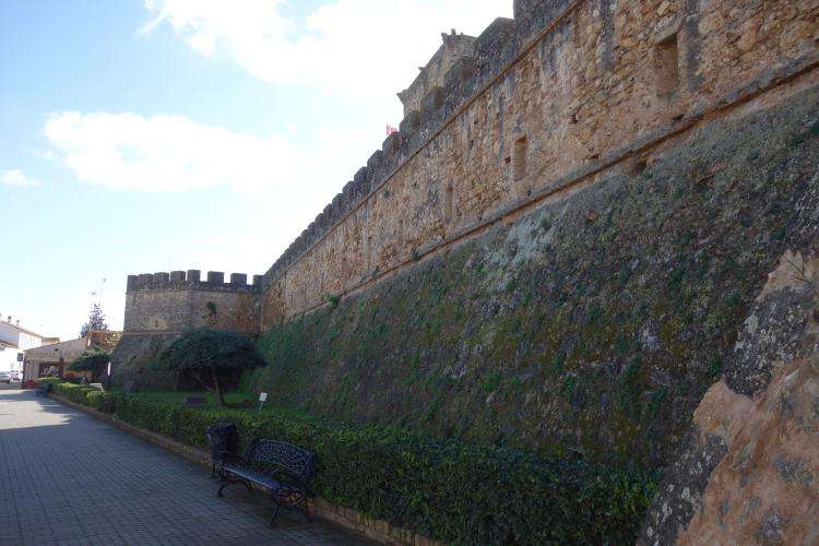 Niebla mura arabe fortificate