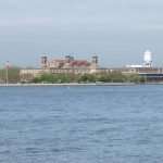 Ellis Island dalla baia di New York