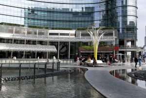 Piazza Gae Aulenti Porta Nuova Milano