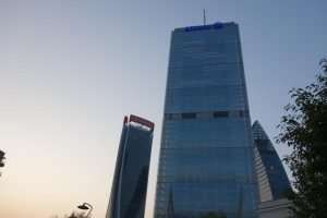 Torre Isozaki torre Zaha Hadid
