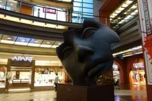 Antico birrificio di Poznan scultura Mitoraj