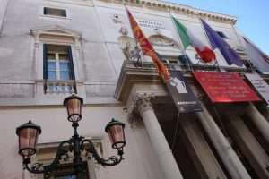 Facciata del teatro la Fenice di Venezia