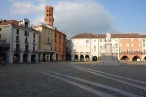 Vercelli piazza Cavour