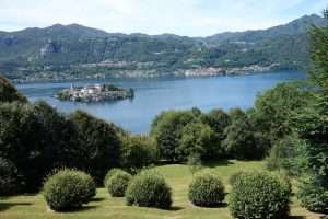 Lago d'Oropa vista su isola di Orta san Giulio