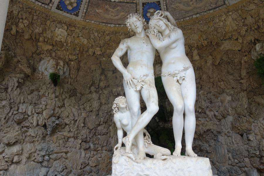 Scultura di Adamo e Eva al giardino di Boboli