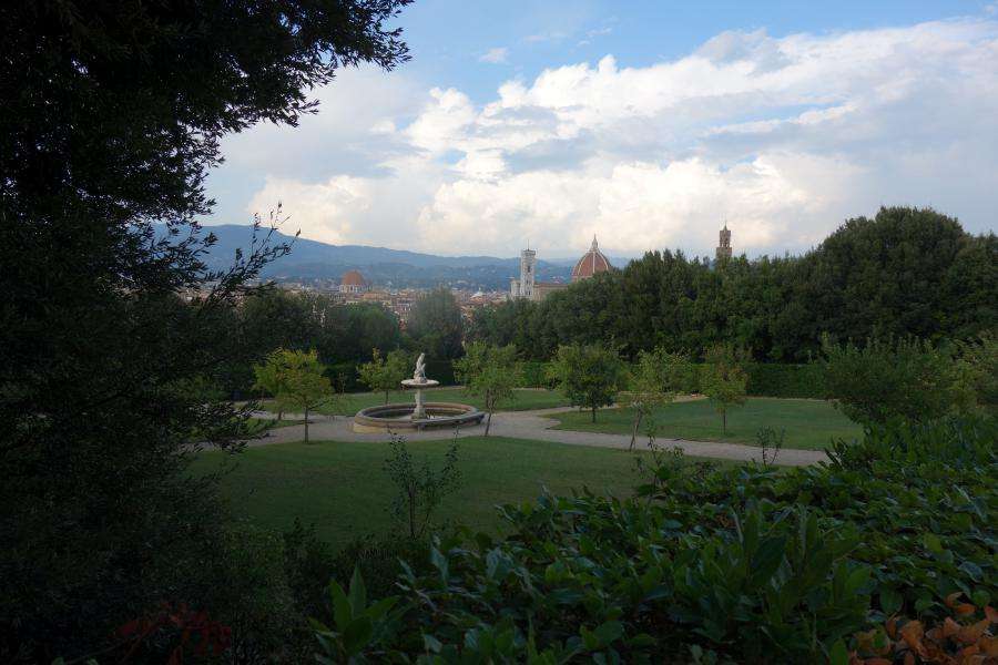 Giardino di Ganimede con fontana a Firenze