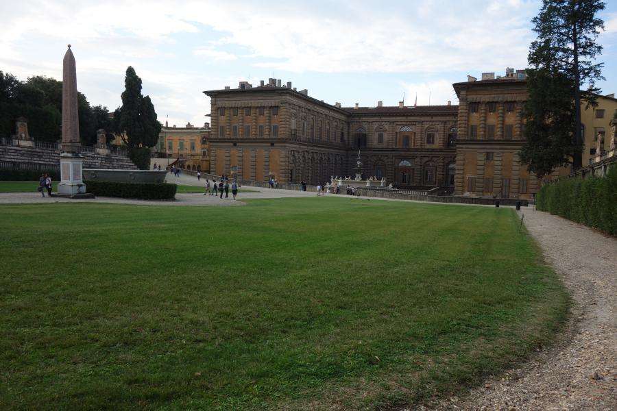 Palazzo Pitti colonna egizia nell'anfiteatro
