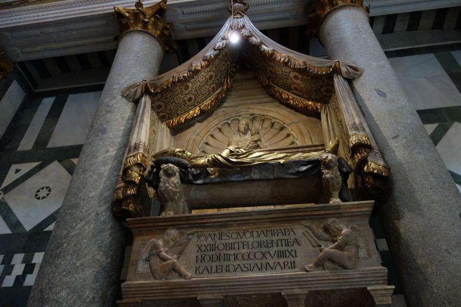 Sepolcro dell'antipapa Giovanni XXIII