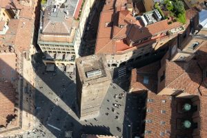Torre della Garisenda Bologna cosa vedere