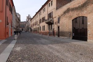 Ferrara centro storico cosa vedere in camper