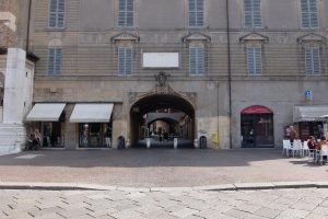 Broletto di Reggio Emilia cosa vedere