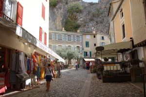 Moustiers-Sainte-Marie Provenza cosa vedere