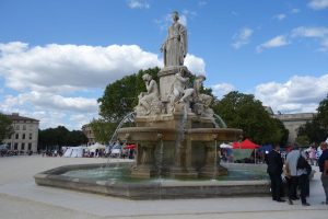 Fontaine Pradier Nîmes cosa vedere