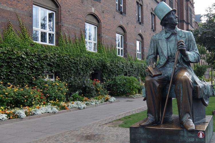 Statua Hans Christian Andersen Copenaghen cosa vedere